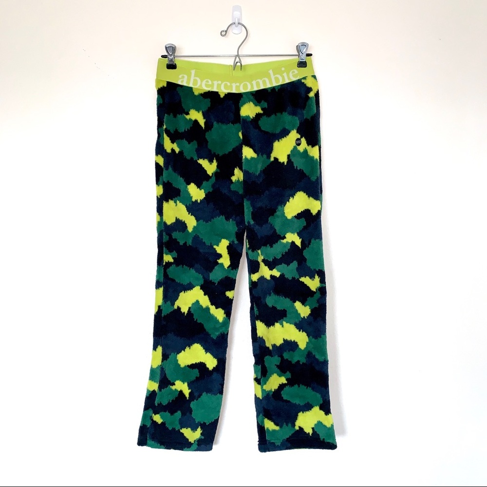 🌲ABERCROMBIE BOY’S GREEN FLUFFY CAMO PANTS🌲